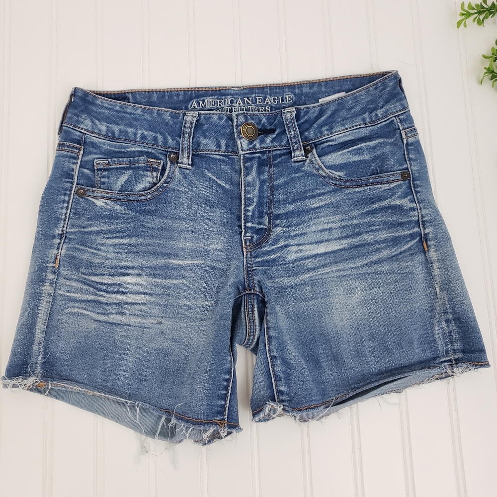 American Eagle Midi Shorts Denim Shorts Super Super Stretch Boho size 4 Comfy